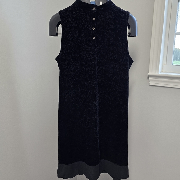 Altered State Choker Neck Trapeze Blk Embossed Velvet Dress Sz Large Sle… - Picture 9 of 9